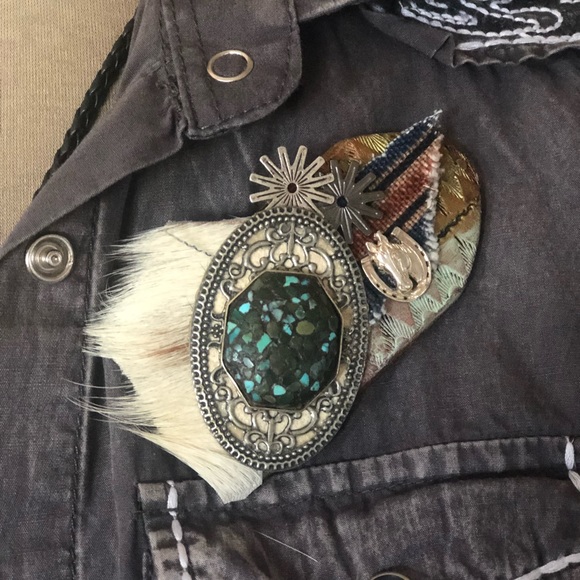 Brooch /Keychain  /accessory - Picture 4 of 10